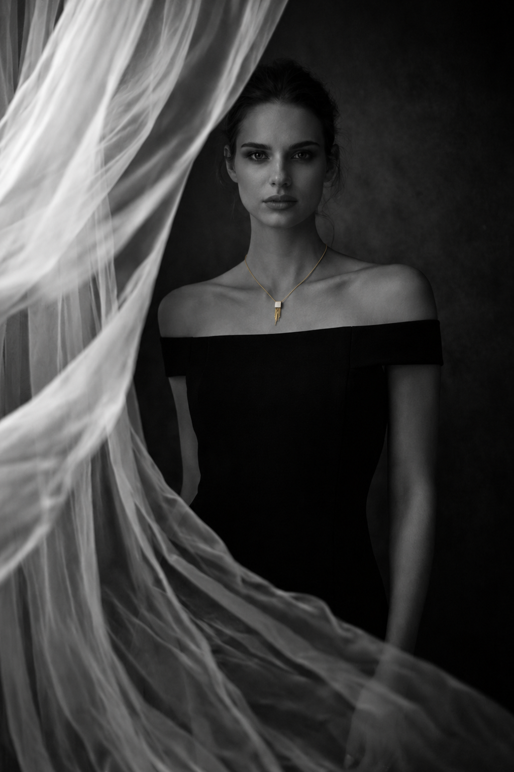 The Linea Pendant Necklace