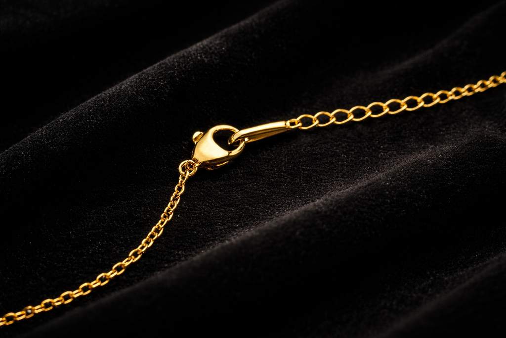 The Linea Pendant Necklace
