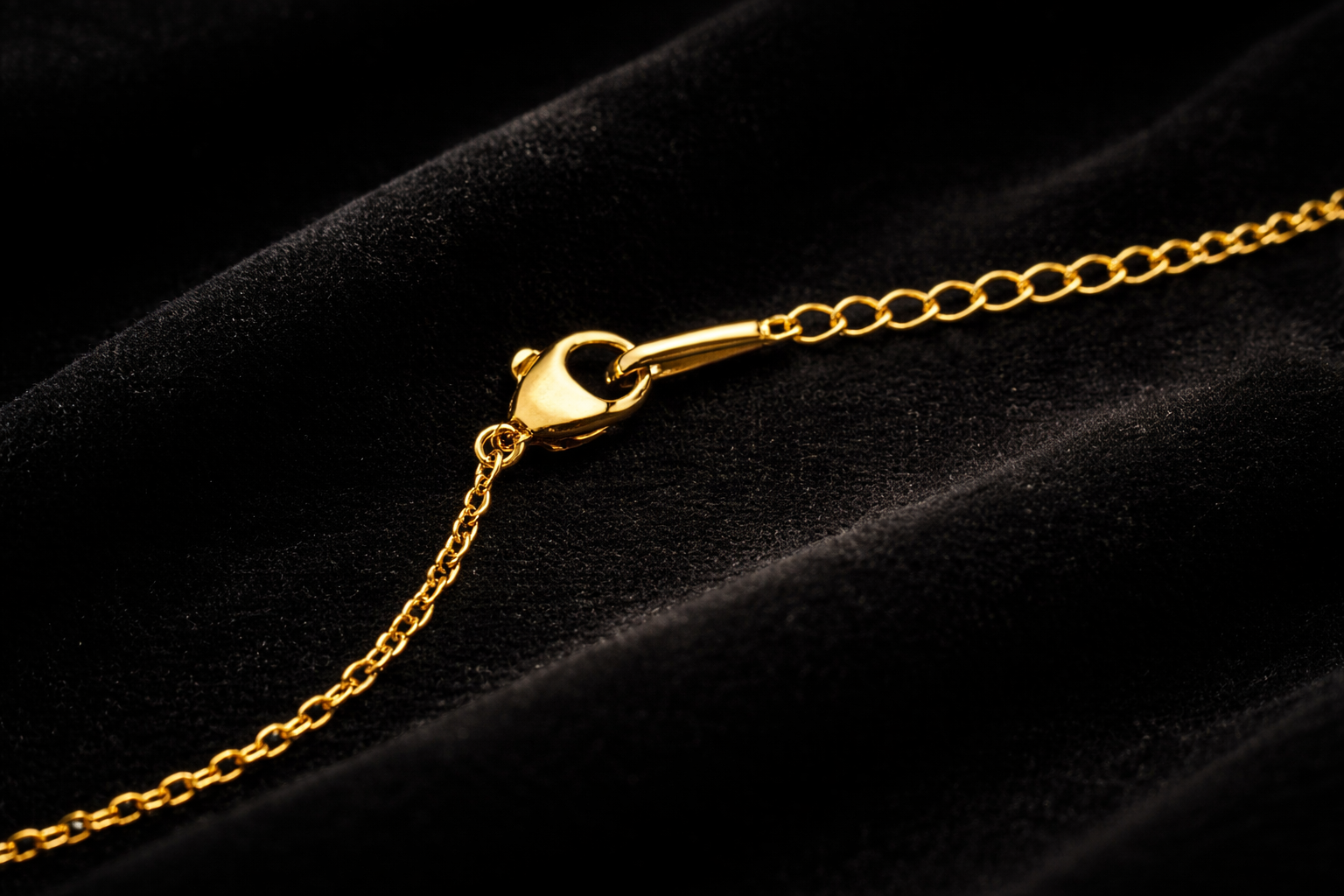 The Linea Pendant Necklace